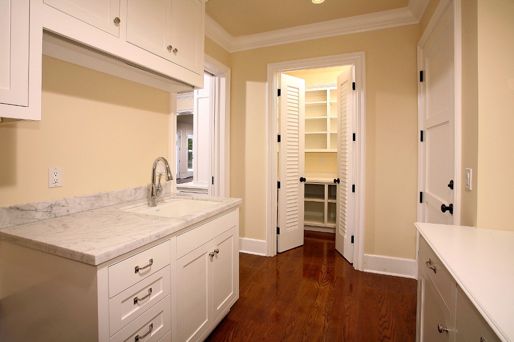 glenbarr-laundry-room_4732189901_o