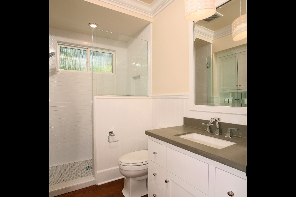 glenbarr-upper-master-bathroom_4732193981_o